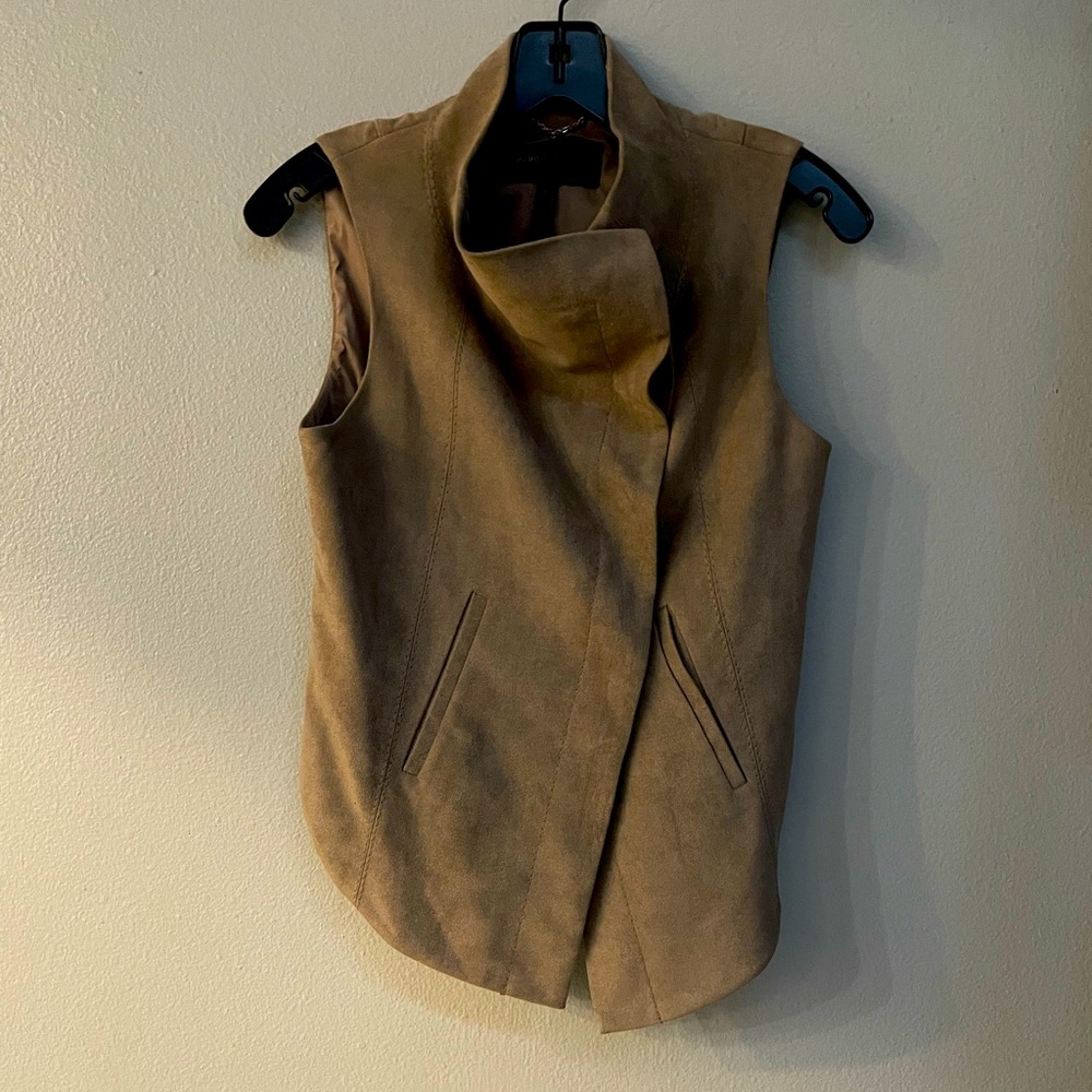 Bcbgmaxazria suede vest